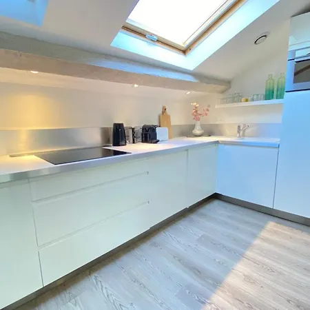 Modern & Bright 4-room In Banane Apartment